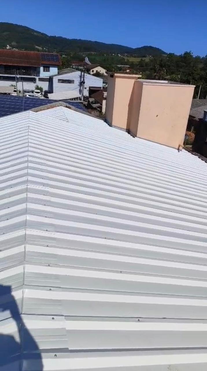 Telhado residencial trapezoidal branco